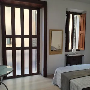 https://double-room-at-the-heart-of-palma.balearic-islands.net